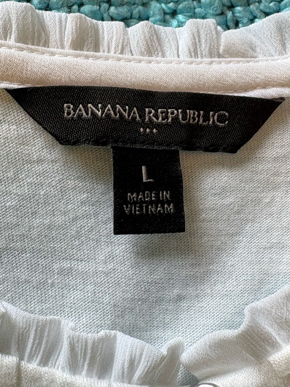 Banana Republic Cream Sleeveless Pleated Keyhole Tank Top | Size Large - Picture 2 of 10